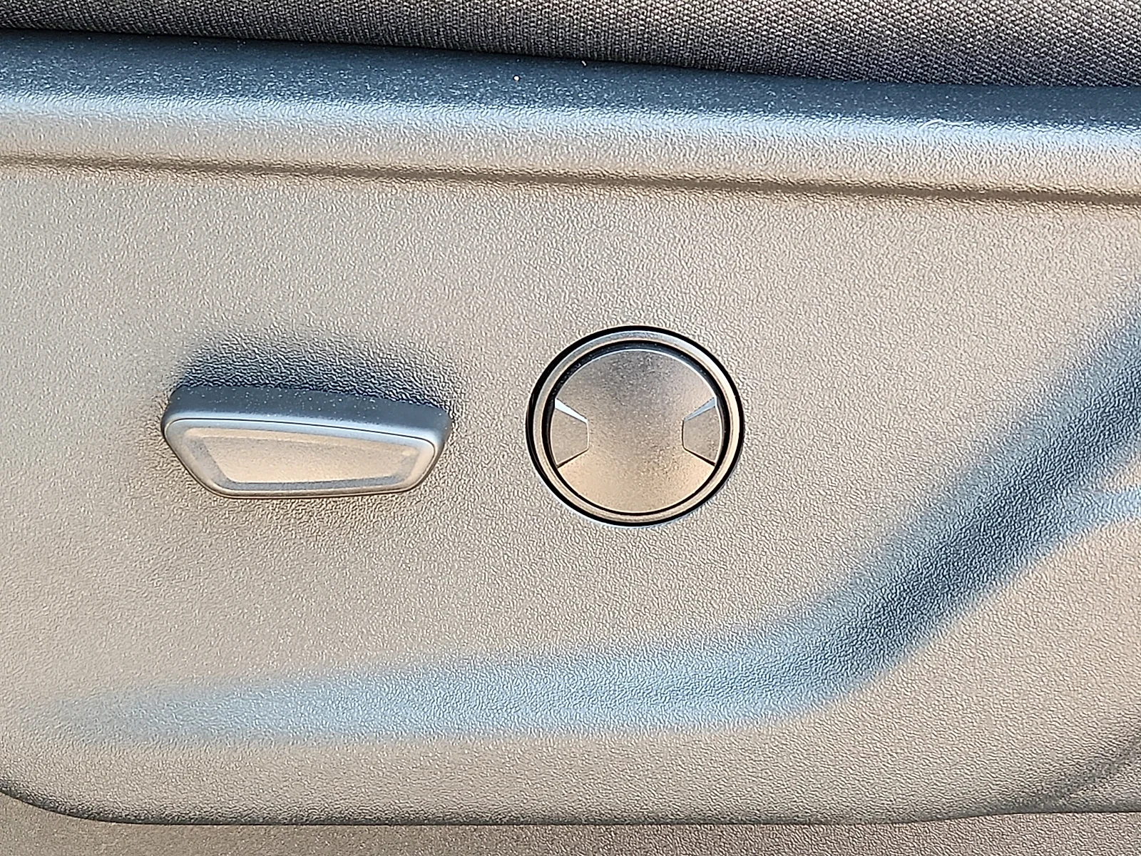 New 2026 Carbonized Gray Metallic Ford XLT image 16