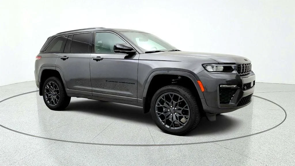 Used 2026 Baltic Gray Metallic Clearcoat Jeep Summit 4x4 w/ Obsidian Pkg image 3