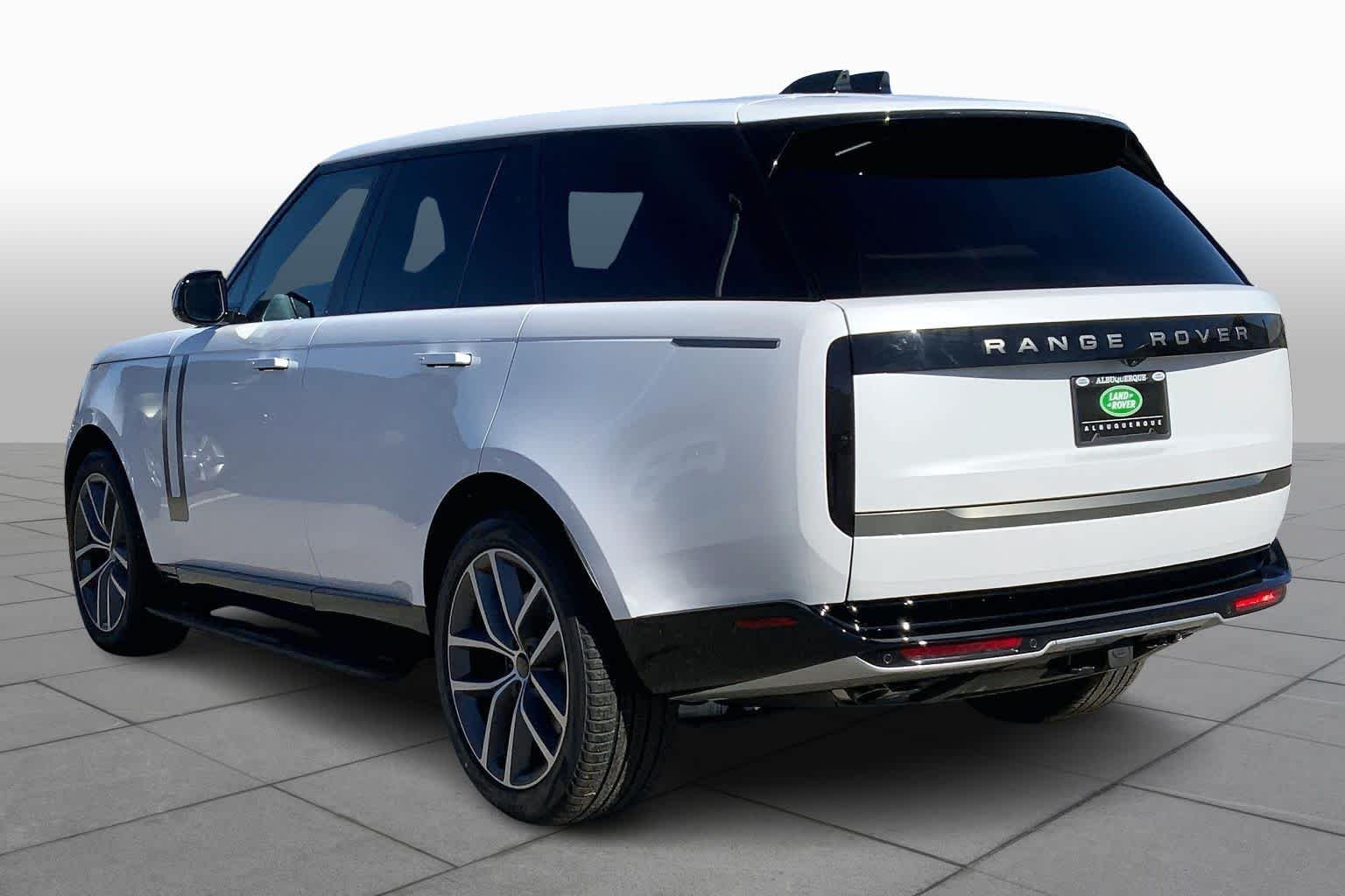 New 2026 Ostuni Pearl White Land Rover SE image 12