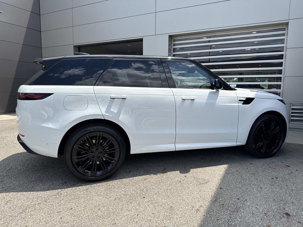 New 2026 Fuji White Land Rover Dynamic SE image 31