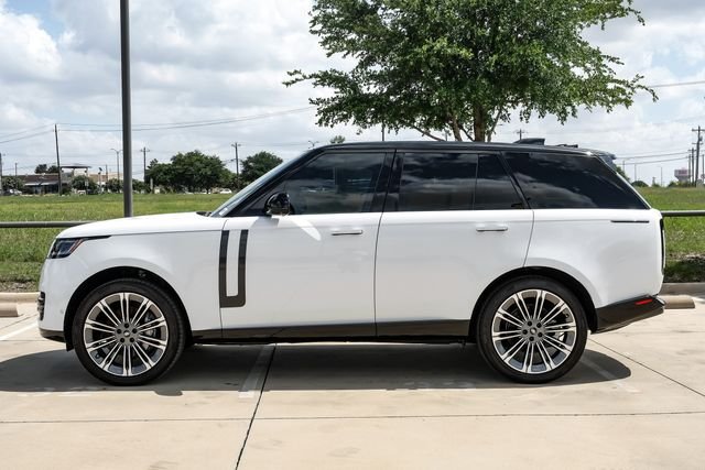 Used 2025 White Land Rover SE image 12