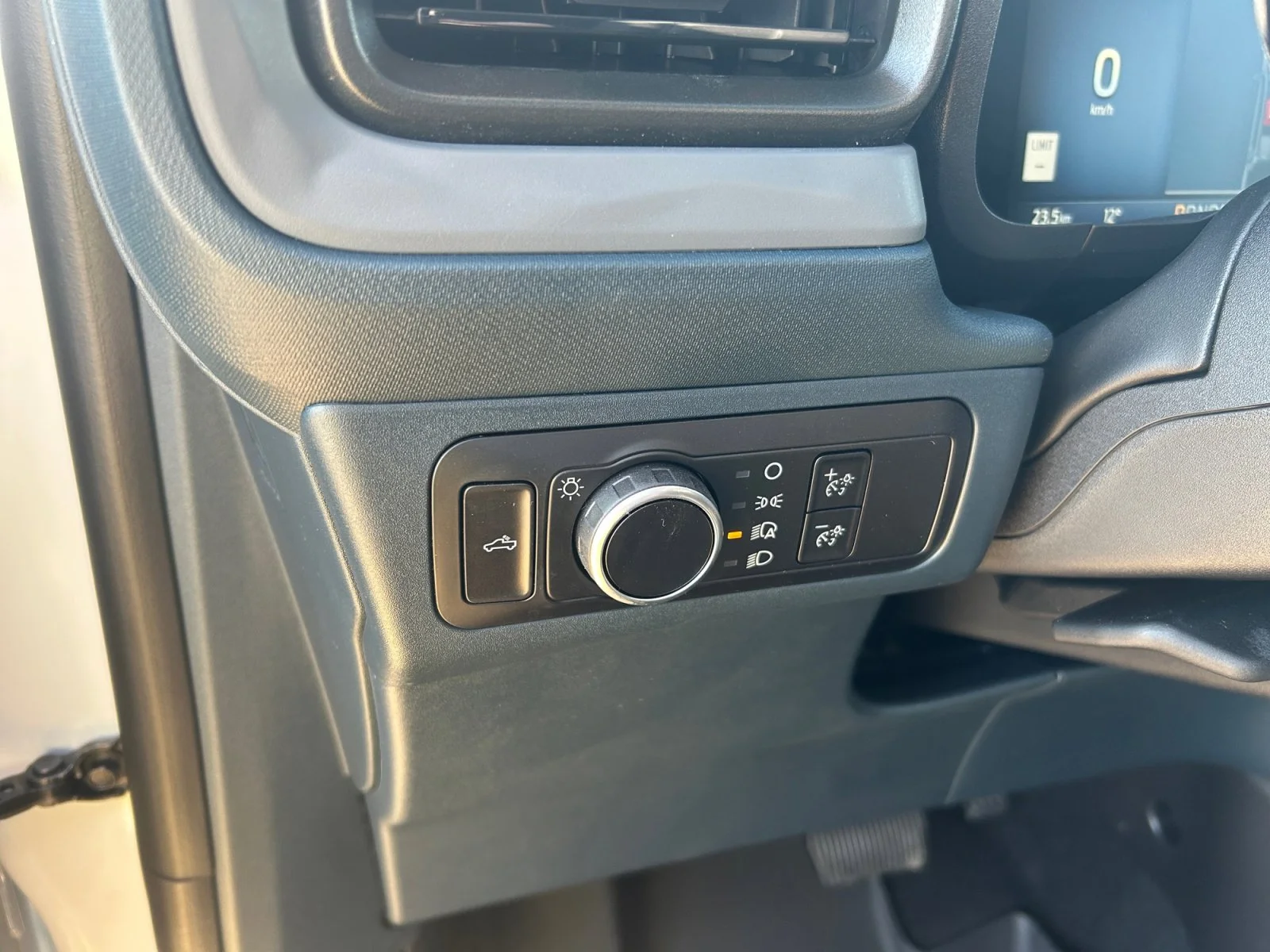 New 2026 Space White Metallic Ford Tremor image 15