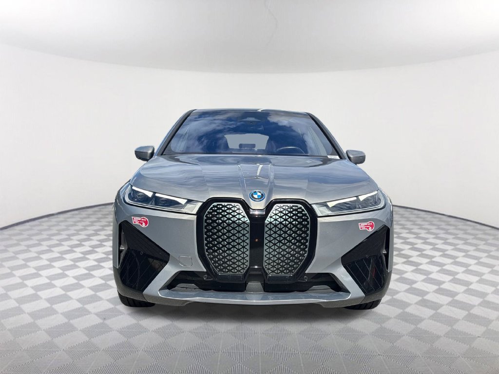Used 2024 Gray BMW xDrive50 image 2