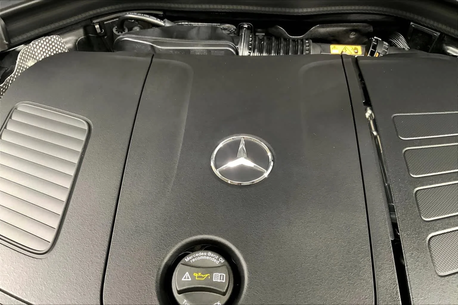 Used 2025 Polar White Mercedes-Benz GLC 300 image 16