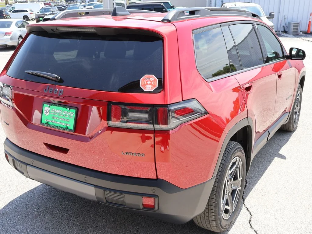 New 2026 Red Hot Pearl-Coat Exterior Paint Jeep Laredo image 5