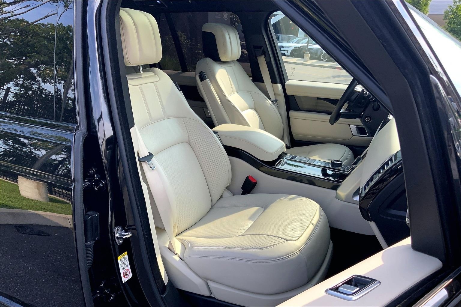 Used 2021 Santorini Black Metallic Land Rover Westminster image 8