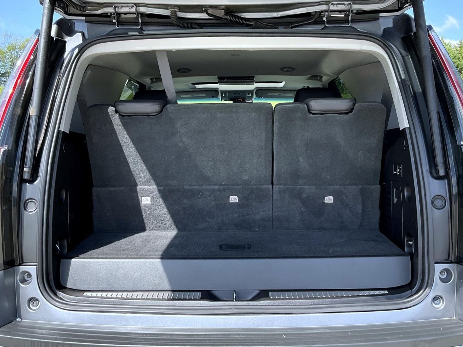 Used 2019 Gray Cadillac Premium Luxury image 24