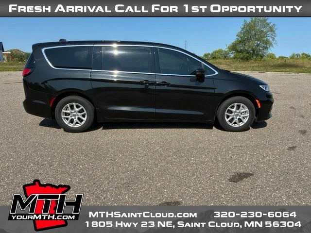 Used 2023 Black Chrysler Touring image 1