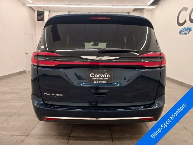Used 2025 Fathom Blue Pearlcoat Chrysler Select image 4