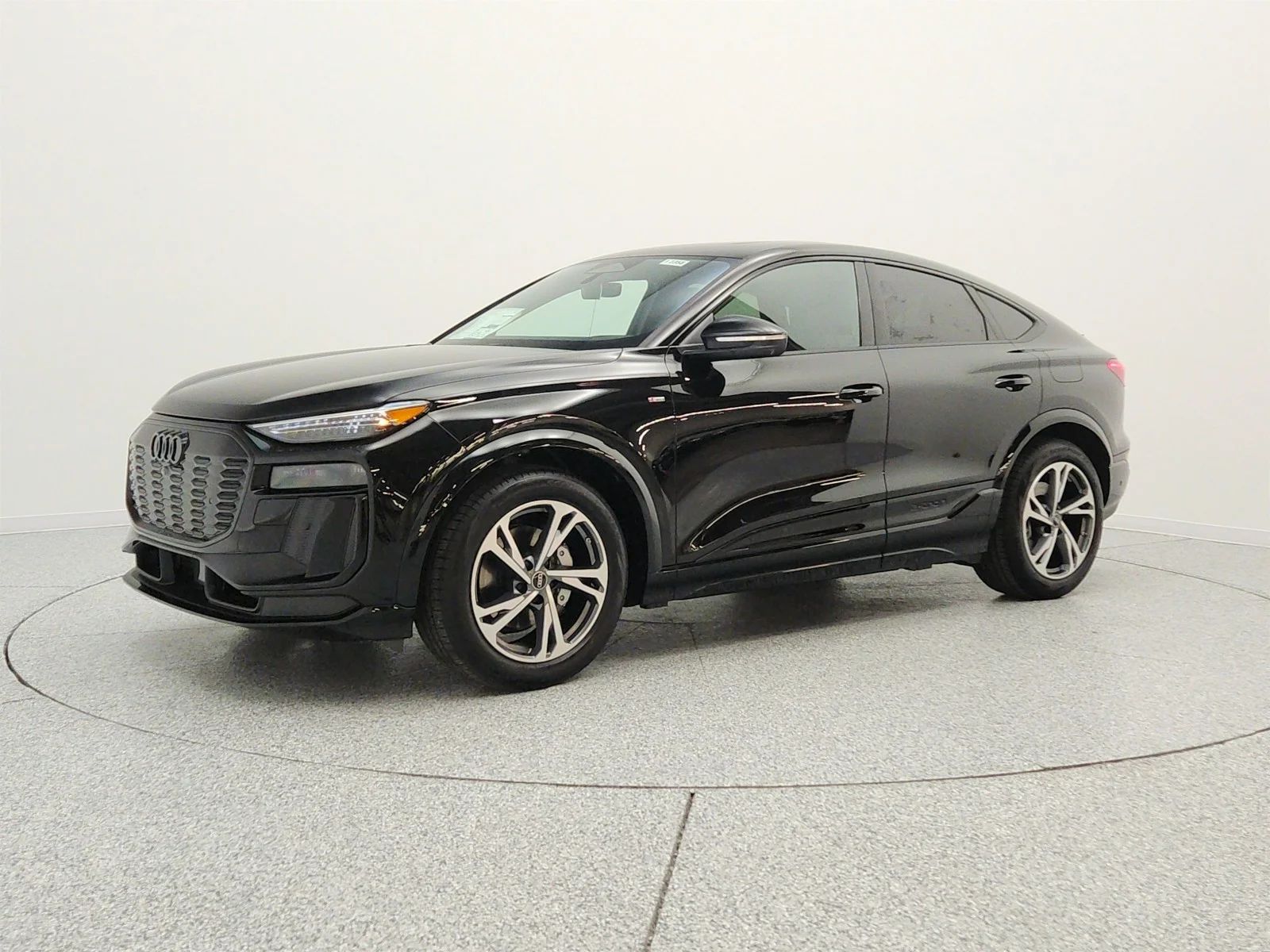 2027 Audi Q6 e-tron's photo
