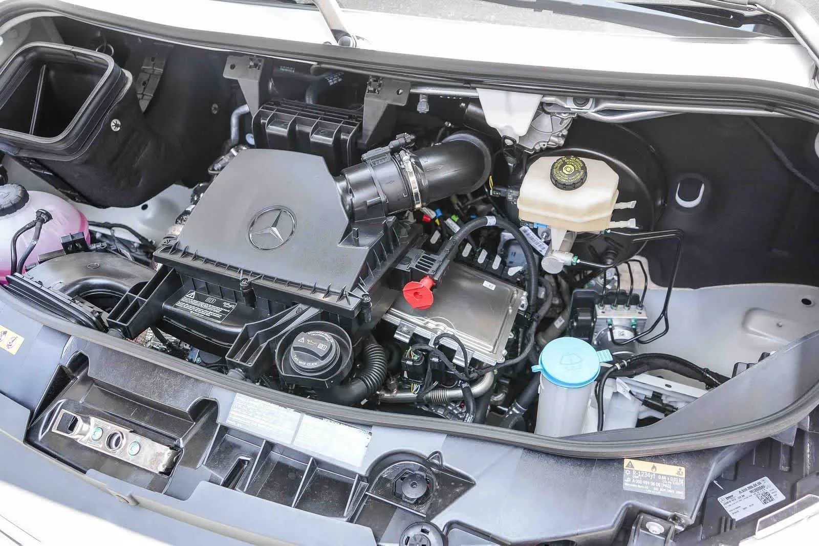 New 2026 Arctic White Mercedes-Benz Crew 144WB High Roof RWD 2.0L I4 Diesel Turbo HO image 33