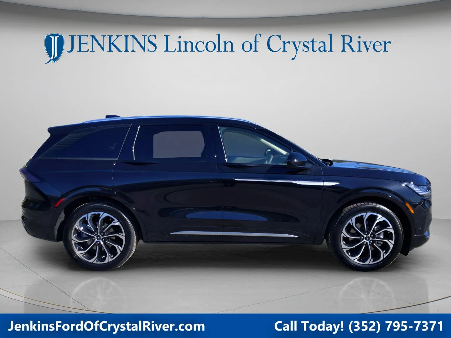 Used 2024 Infinite Black Metallic Clearcoat Lincoln Reserve image 1