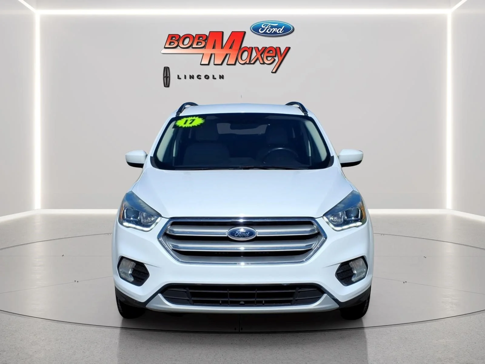 Used 2017 Oxford White Ford SE image 2