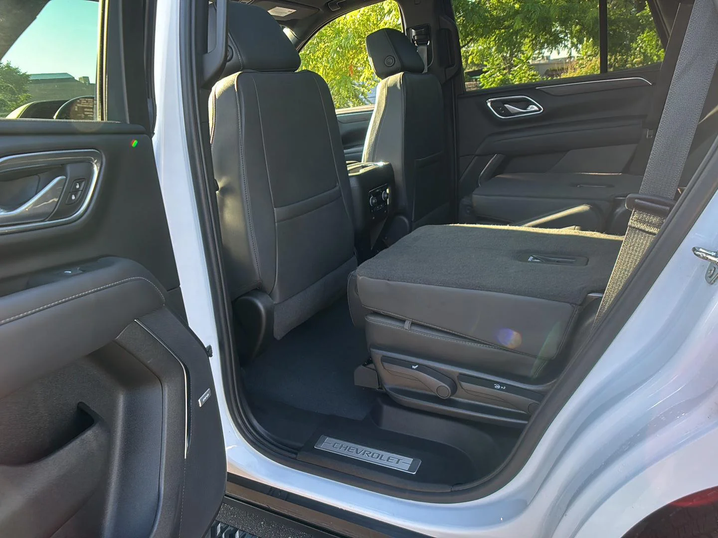 Used 2023 Summit White Chevrolet Z71 image 27