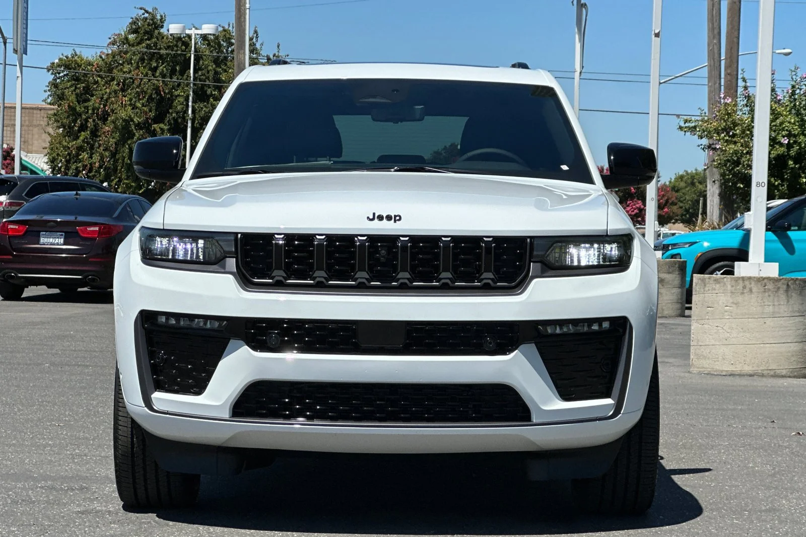 New 2026 Bright White Clear-Coat Exterior Paint Jeep Limited Reserve image 9