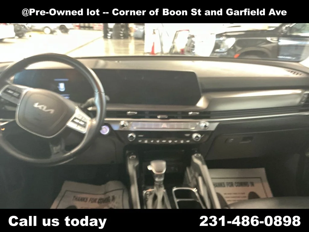 Used 2023 White Kia S image 18