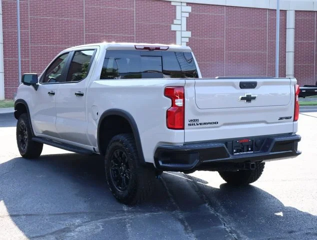 2026 Chevrolet Silverado 1500 ZR2 - Photo 7