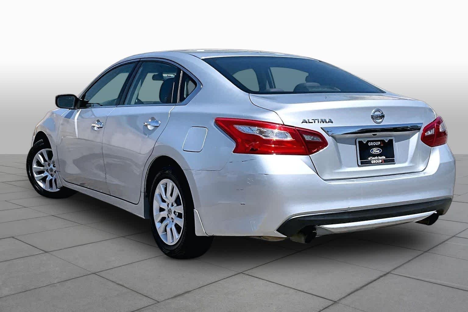 Used 2018 Brilliant Silver Nissan 2.5 S image 14