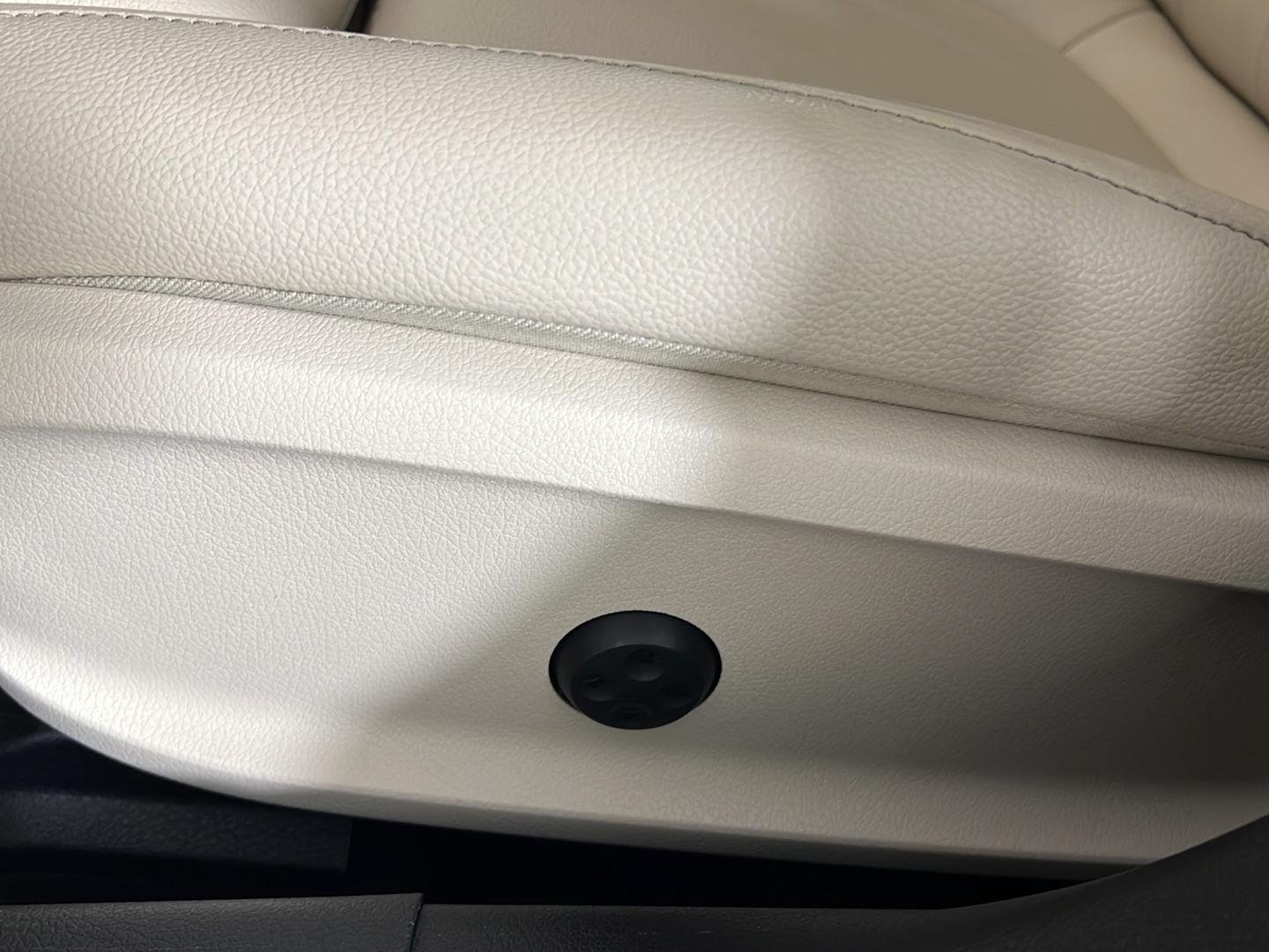 Used 2020 Digital White Pearl Metallic Mercedes-Benz A 220 image 3