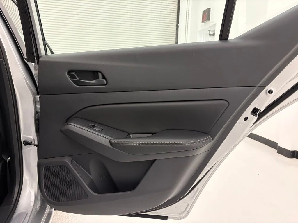 Used 2025 Silver Nissan 2.5 SV image 29