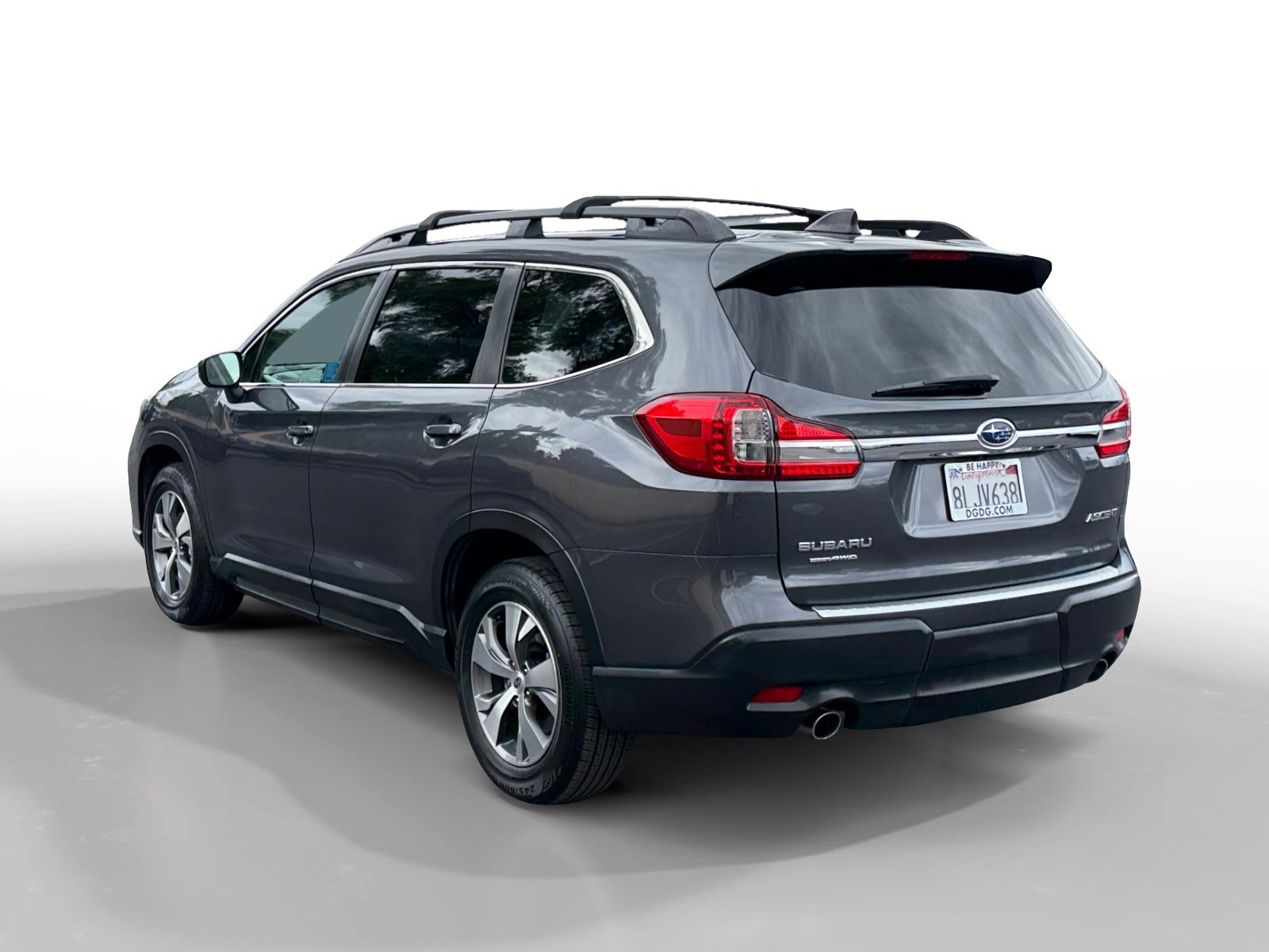 Used 2019 Gray Metallic Subaru Premium image 3