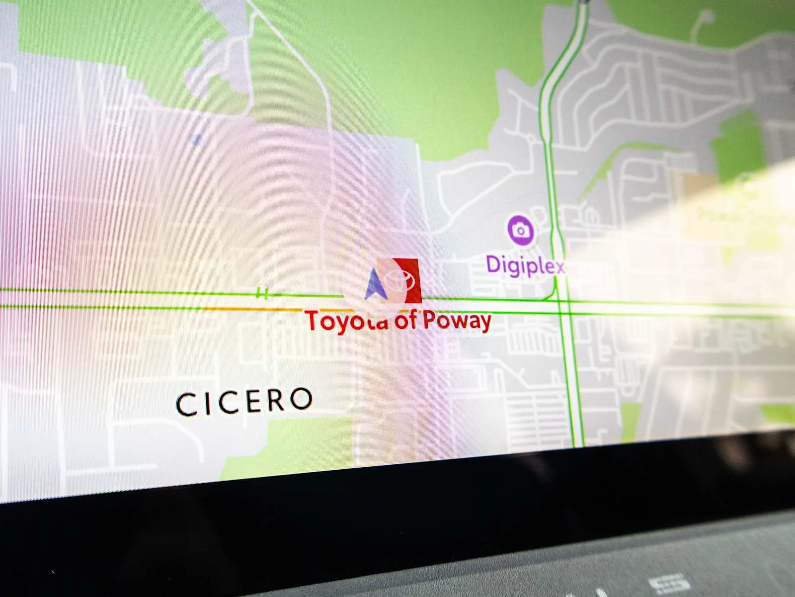 Used 2025 Guardian Gray Toyota XLE image 34