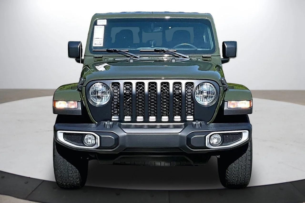 Used 2022 Green Jeep Overland image 3