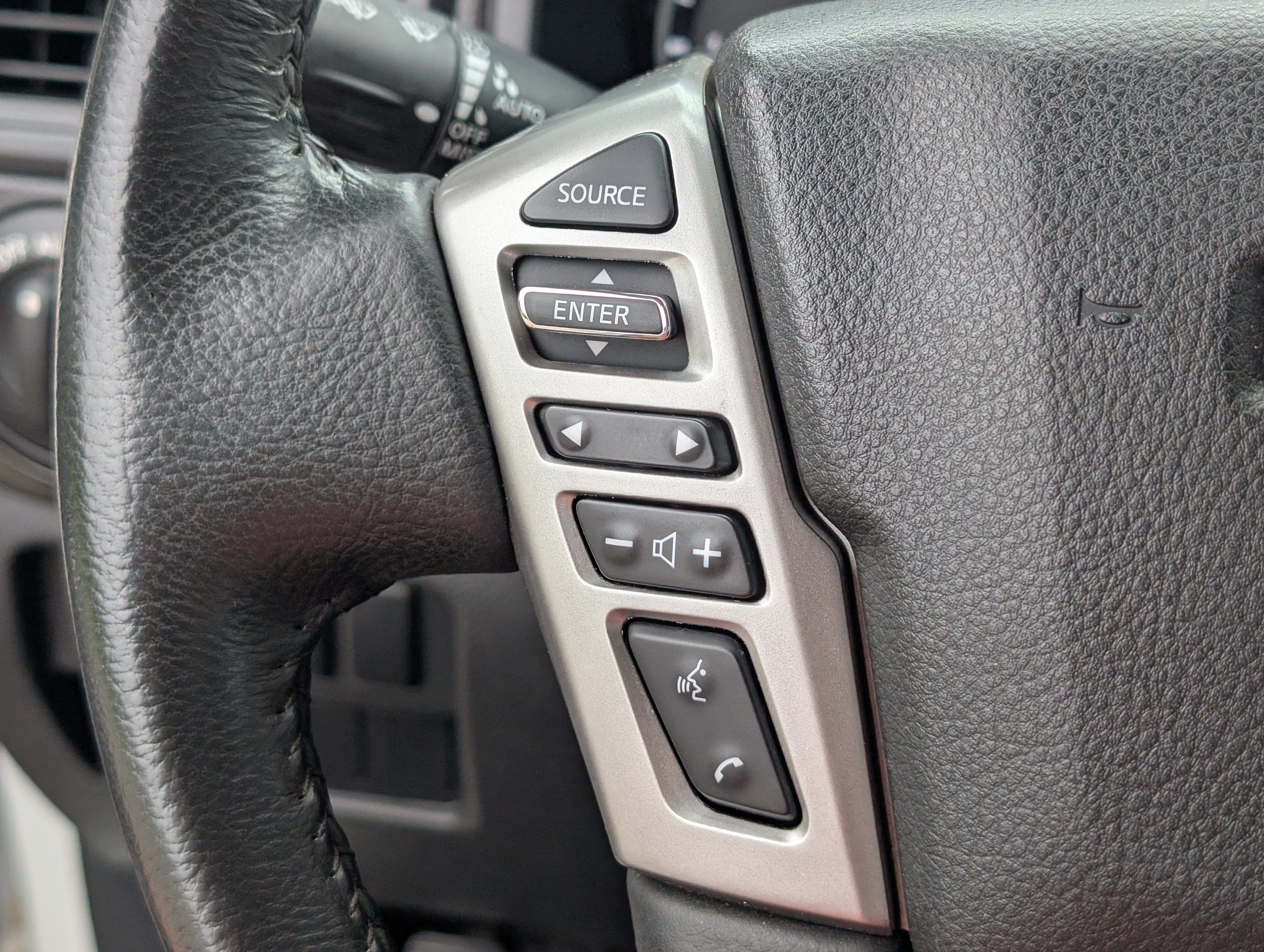 Used 2024 White Nissan SV image 17