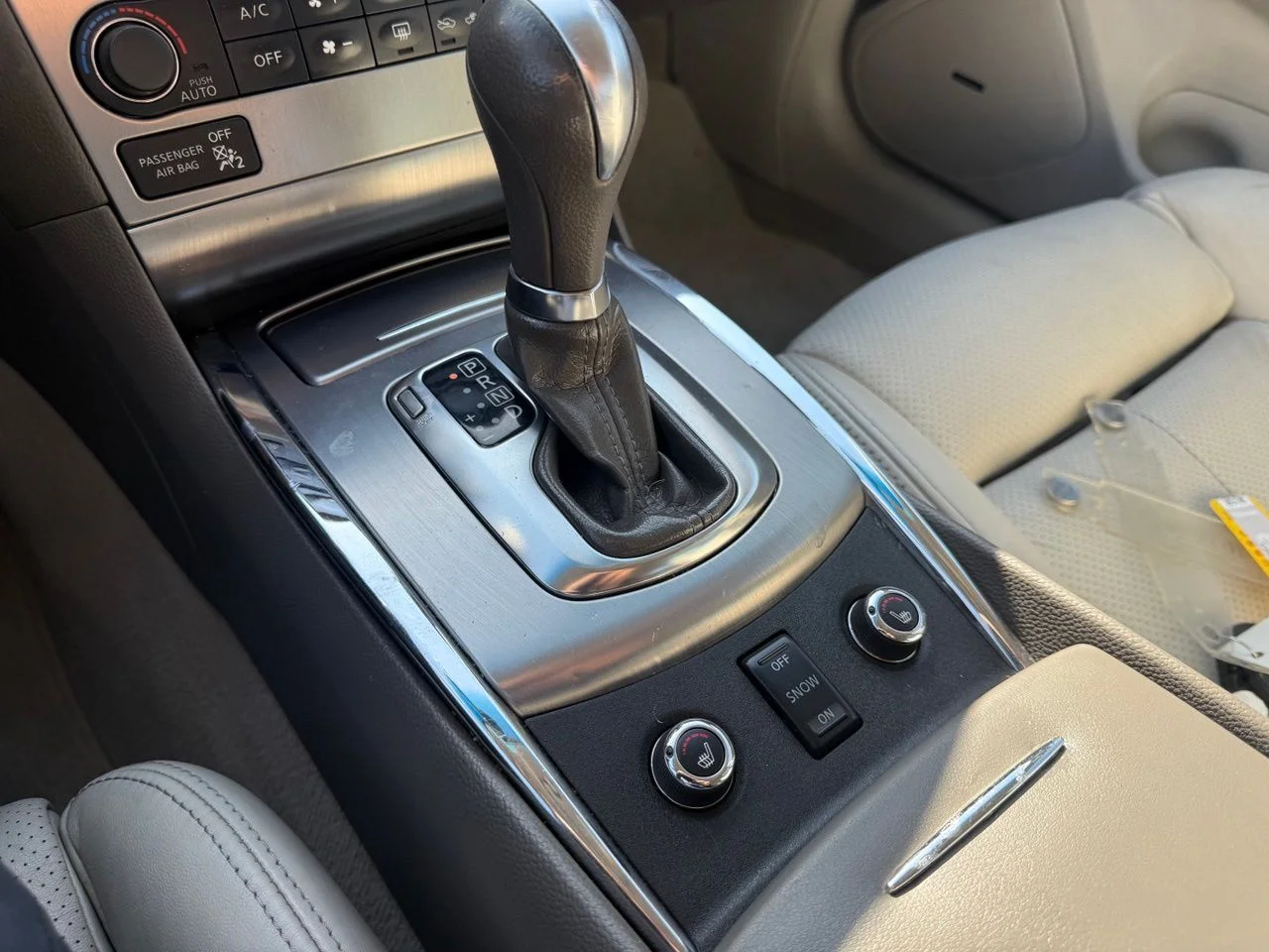 Used 2012 Moonlight White INFINITI X image 20