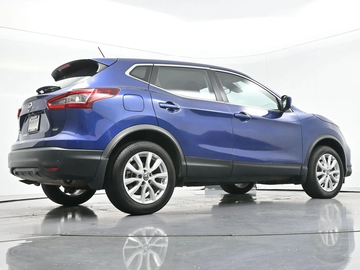 Used 2022 Caspian Blue Metallic Nissan S image 46