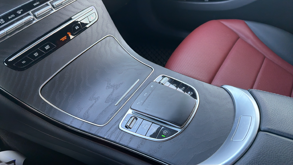 Used 2023  Mercedes-Benz GLC 300 Coupe image 24