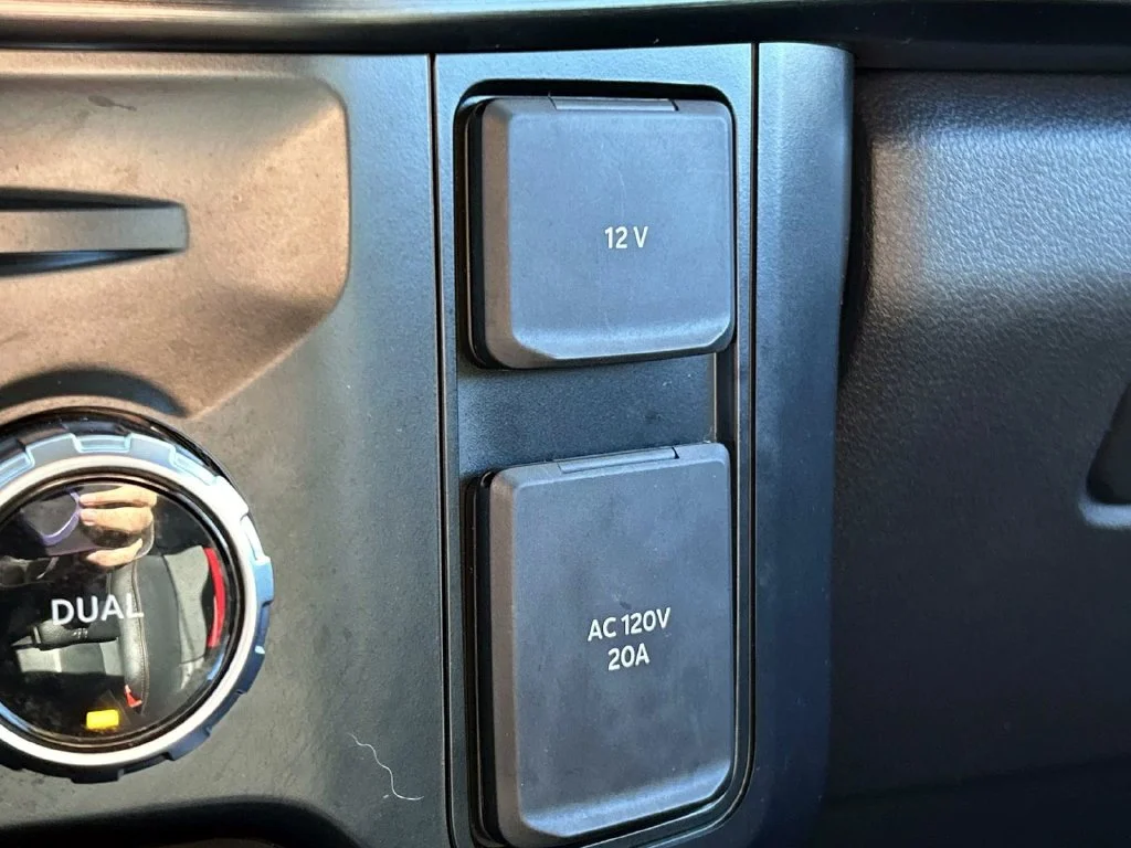 Used 2023 Gray Metallic Ford Lariat image 34
