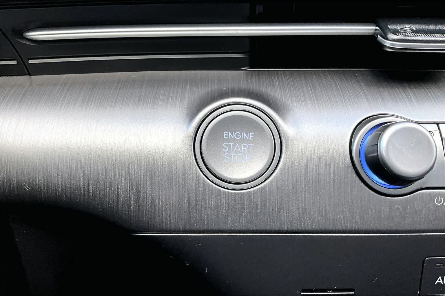 Used 2025 Cyber Gray Metallic Hyundai SEL image 30