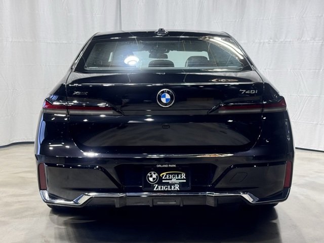 Used 2026 Black Sapphire Metallic BMW 740i xDrive image 5