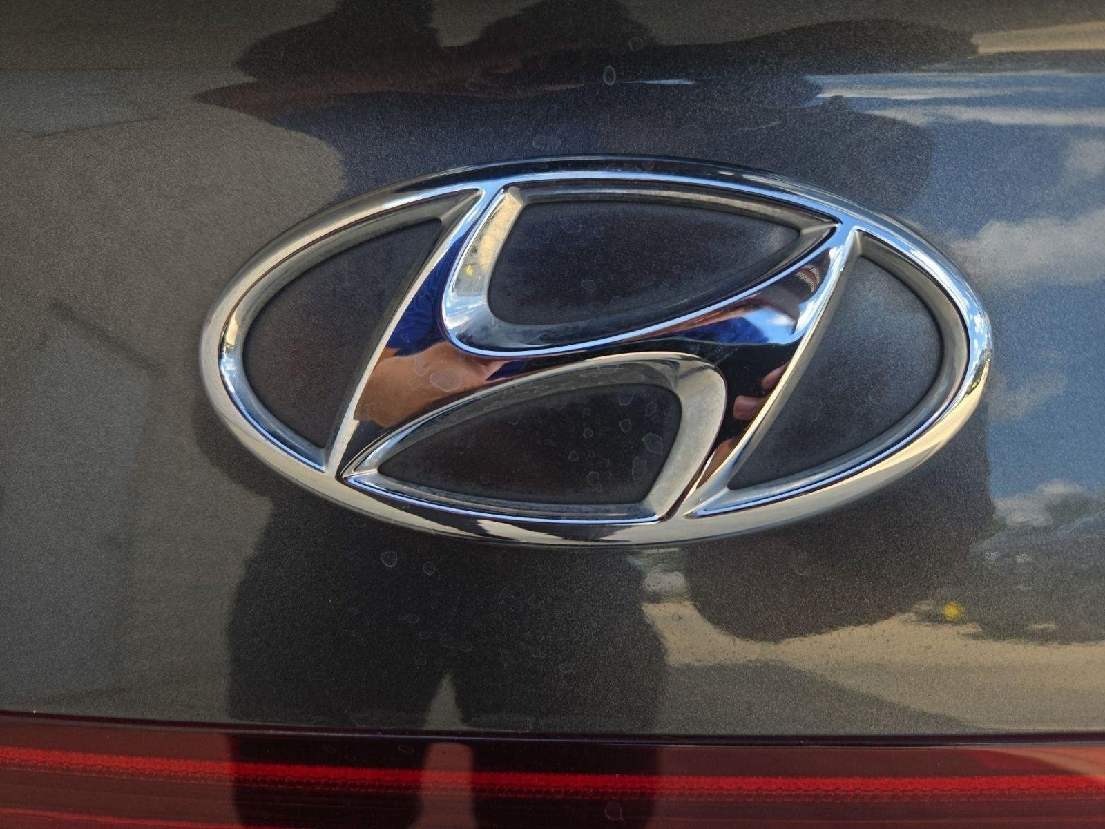 Used 2023 Portofino Gray Hyundai SEL image 9