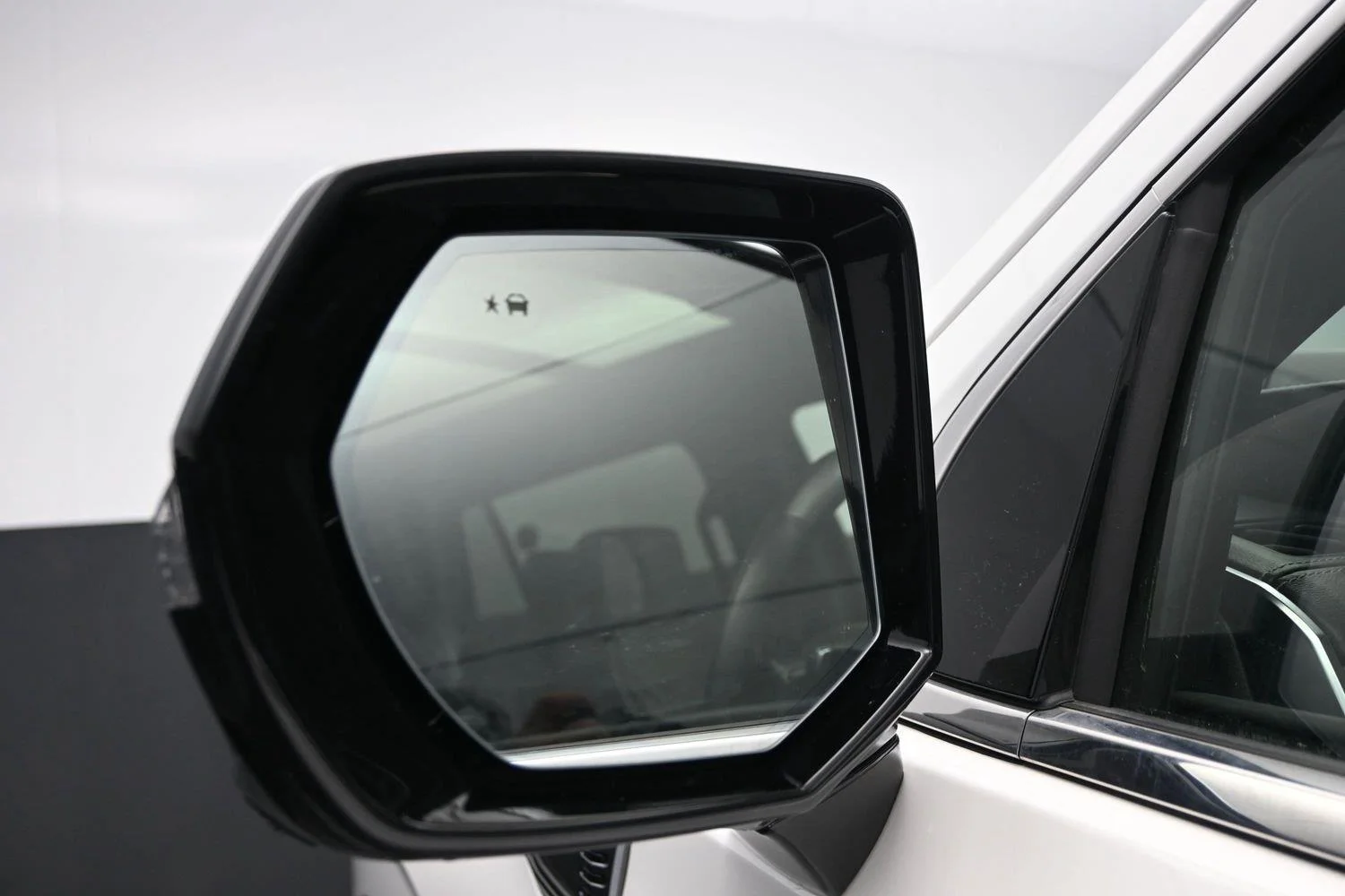 2025 GMC Yukon Denali Ultimate - Photo 25