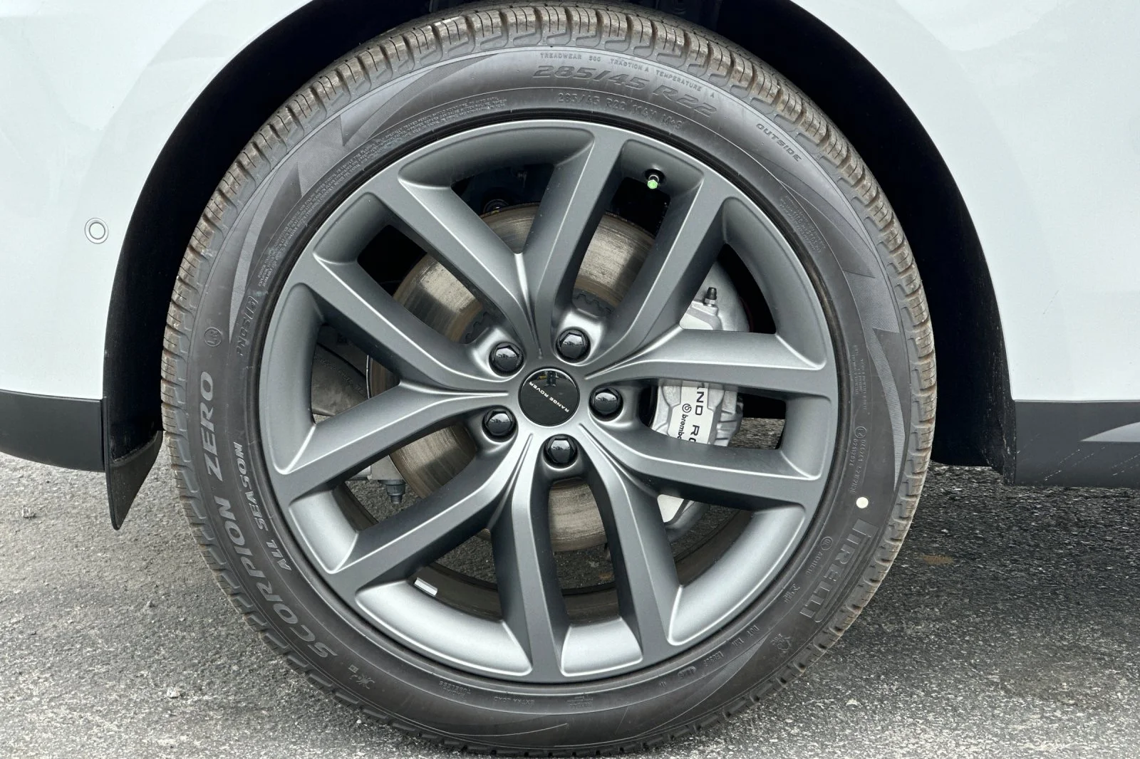 New 2026 Fuji White Land Rover SE image 26