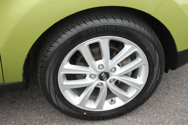 Used 2018 Green Kia Plus image 31