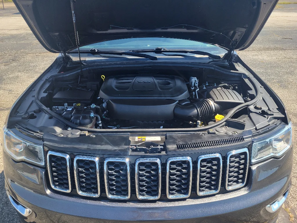 Used 2020 Granite Crystal Metallic Clearcoat Jeep Limited image 26