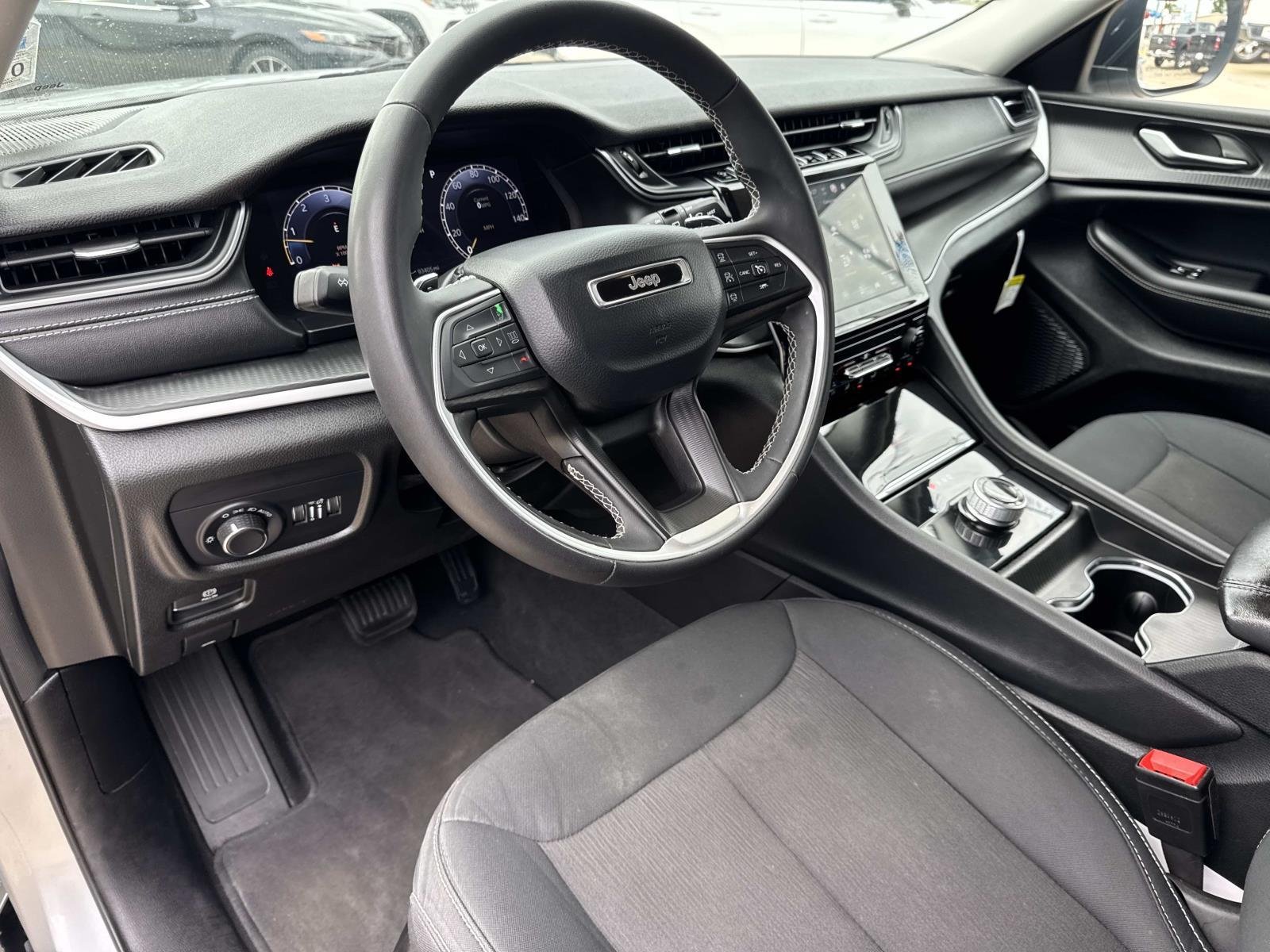 Used 2024 Silver Zynith Jeep Laredo image 17