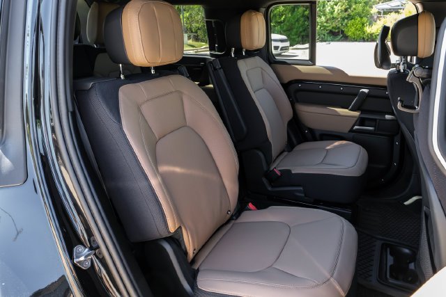 New 2026 Santorini Black Metallic Land Rover X image 29
