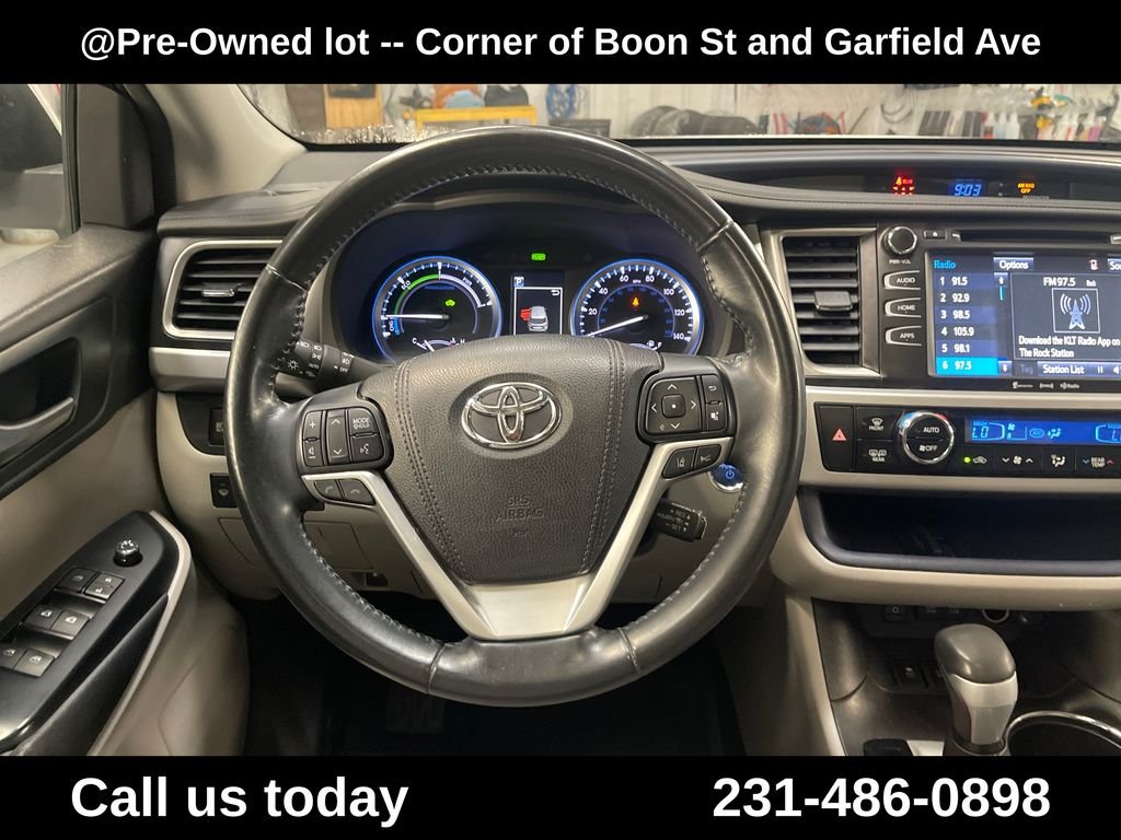 Used 2017 White Toyota XLE image 17
