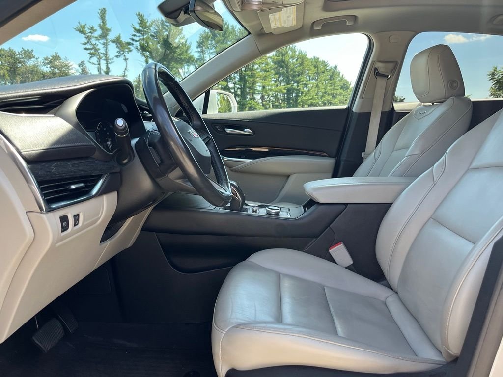 Used 2019 Silver Cadillac Premium Luxury image 16