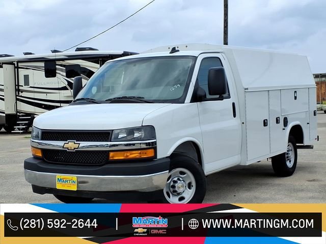 Summit White 2025 Chevrolet Express Chassis 3500 Cutaway 139 Van Rear-Wheel Drive