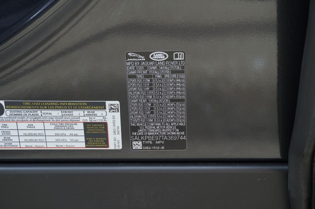 New 2026 Carpathian Grey Land Rover SE image 39