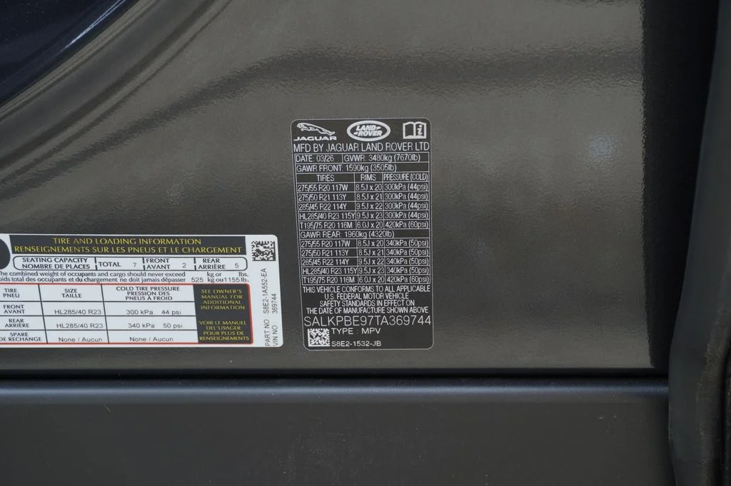 New 2026 Carpathian Grey Land Rover SE image 40