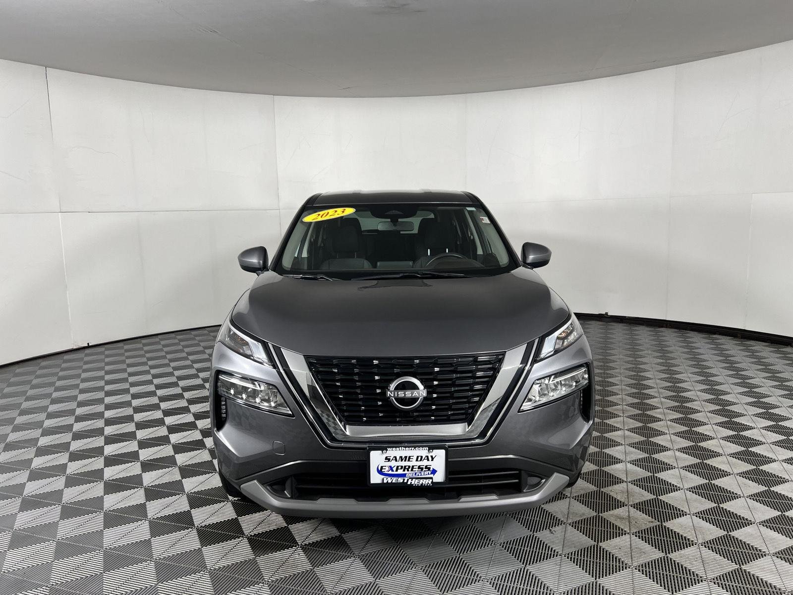 Used 2023 Gun Metallic Nissan SV image 2