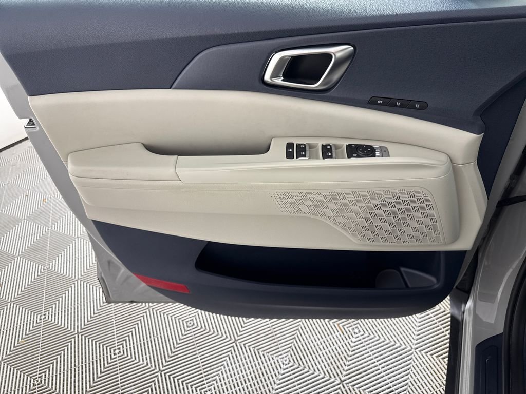 2025 Kia Carnival EX - Photo 10