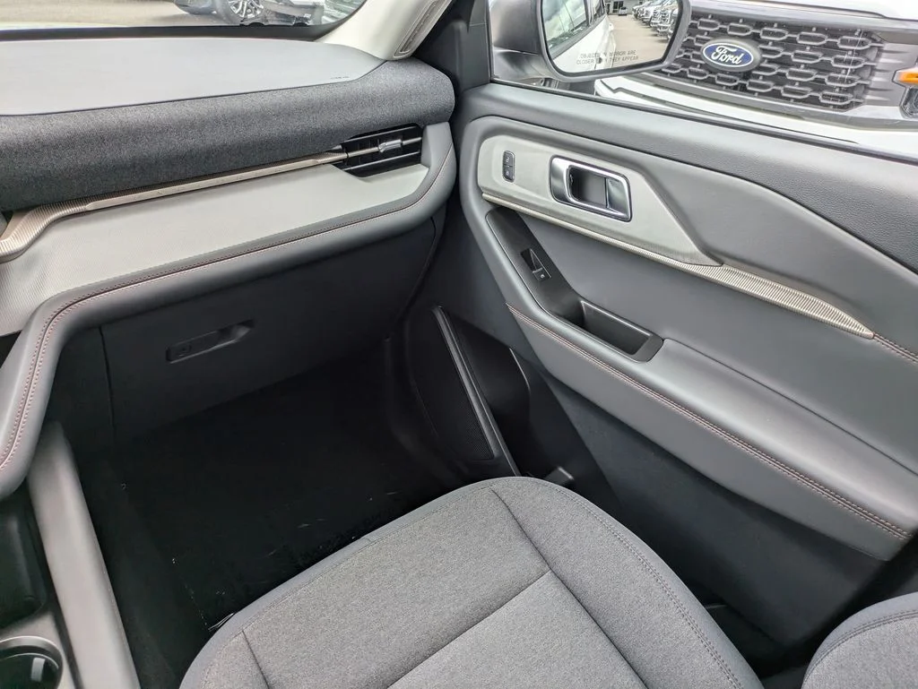 New 2026 Star White Metallic Tri-Coat Ford Active image 18