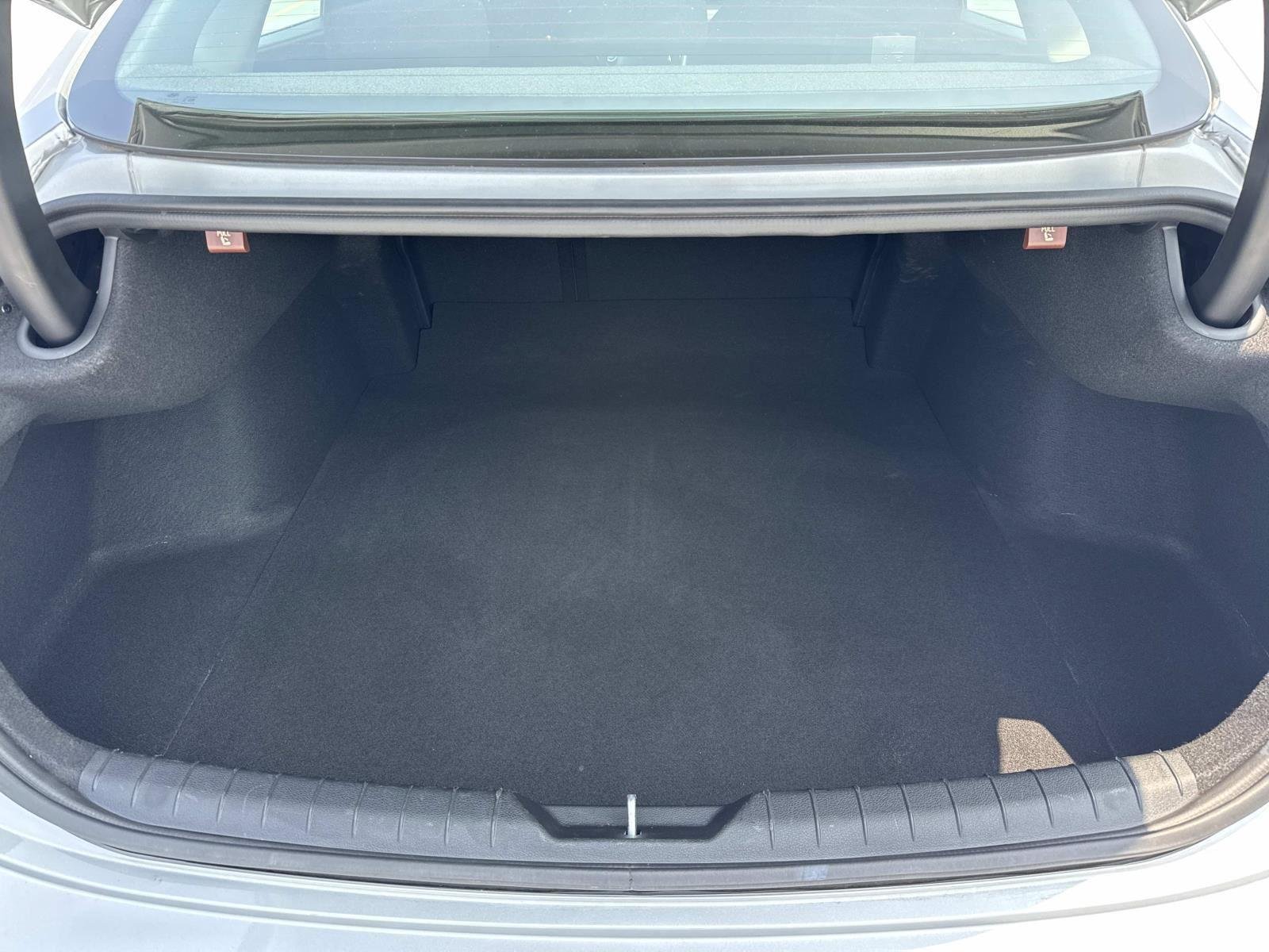 Used 2025 Aero Silver Hyundai SEL image 8